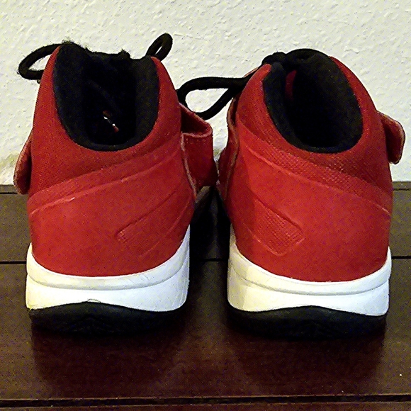 Nike Zoom LeBron James Soldier, size 2 Red Sneakers - Picture 4 of 9